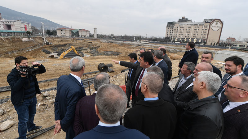 Osmangazi Belediye Meclis Üyeleri, inşaat çalışmaları devam eden Osmangazi Meydanı’nın