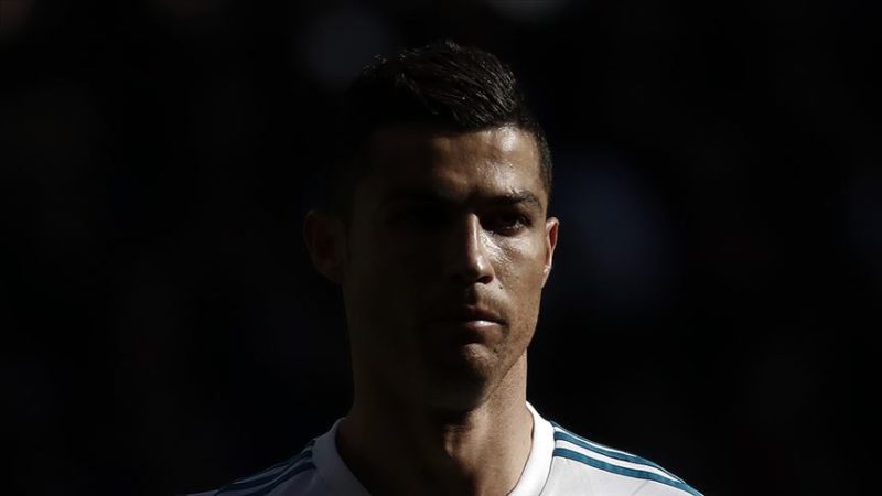 Ronaldo’dan ‘evde kal’ çağrısı Cristiano Ronaldo, yeni tip koronavirüsle mücadele tedbirleri kapsamında "evde kal"