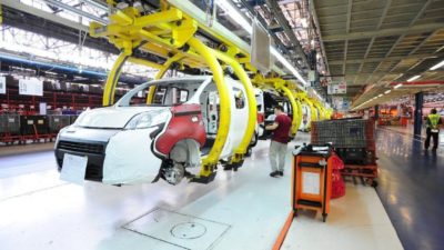 Tofaş’ta mesafeli üretim