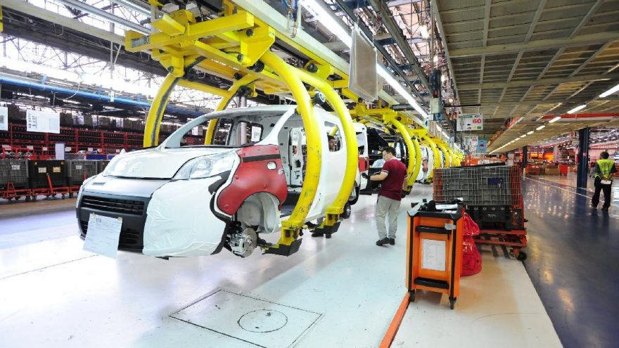 Tofaş’ta mesafeli üretim