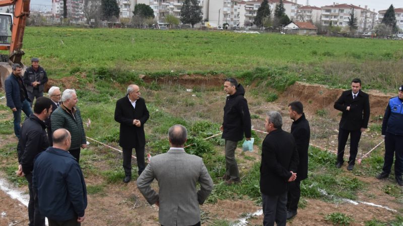 Yenişehir’de temeller atıldı… Yenişehir Kurtuluş Mahallesi’nde cami inşaatının temel kazımı başladı.