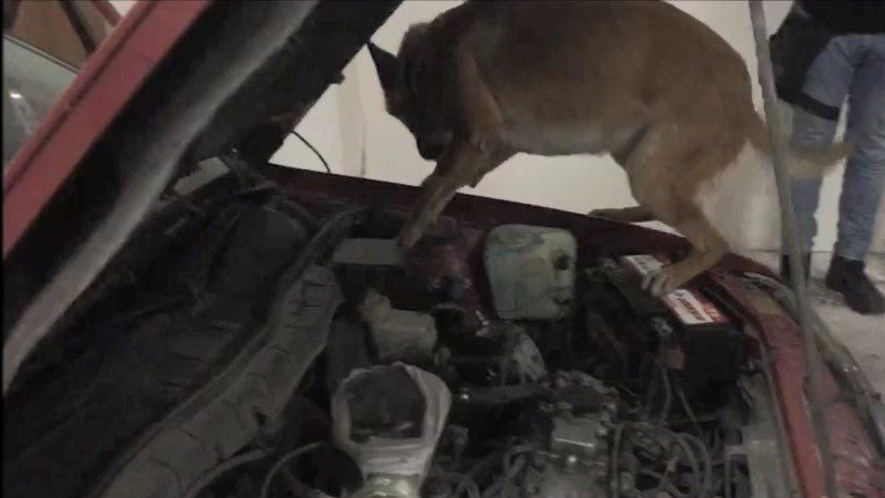 Otomobilin motoruna zulalanmış uyuşturucu böyle bulundu Bursa Emniyet Müdürlüğü Narkotik Suçlarla Mücadele Şube Müdürlüğü ekipleri, uyuşturucu