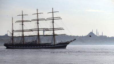 94 yıllık yüzen tarih Boğaz’dan geçti!