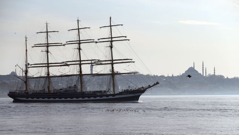 94 yıllık yüzen tarih Boğaz’dan geçti!