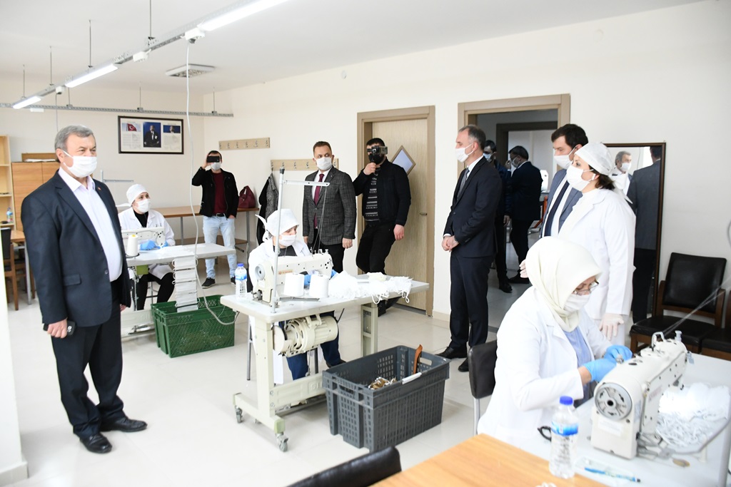 İnegöl Belediyesi maske üretiminde fabrikasyona geçti