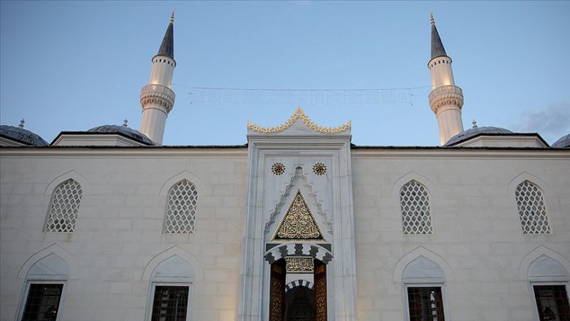 Salgın nedeniyle ibadethanelerin kapatıldığı ABD'deki Müslümanlar ve Türkler, diğer yıllardan