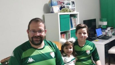 Futbolu özleyen Bursaspor taraftarı evleri tribüne çeviriyor