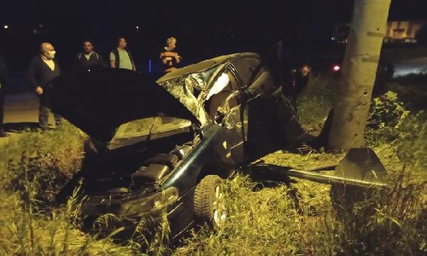 Otomobil elektrik direğine çarptı: 1 yaralı