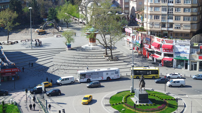 Yeni tip koronavirüs (Kovid-19) tedbirleri kapsamında Bursa'da "Evde Kal Türkiye"