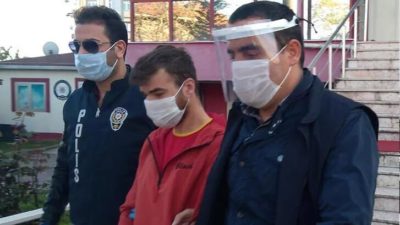 Pencerede İstiklal Marşı okuyan kadını yaralayan maganda yakalandı