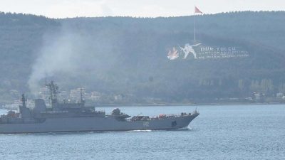 Rus savaş gemisi Çanakkale Boğazı’ndan geçti!