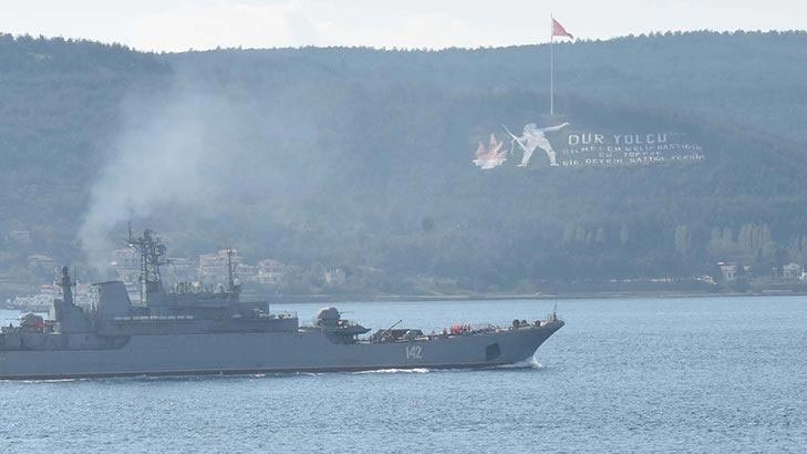 Rus savaş gemisi Çanakkale Boğazı’ndan geçti!