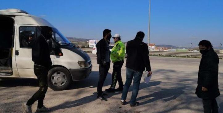 Bursa’da, fazla yolcu taşıyan servis şoförüne ceza