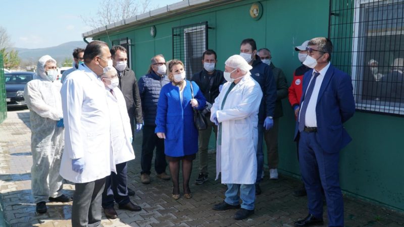 Mustafakemalpaşa’da sokak hayvanlarına tam destek Mustafakemalpaşa Belediyesi, sıkı korona virüs önlemlerini sürdürürken bir yandan da