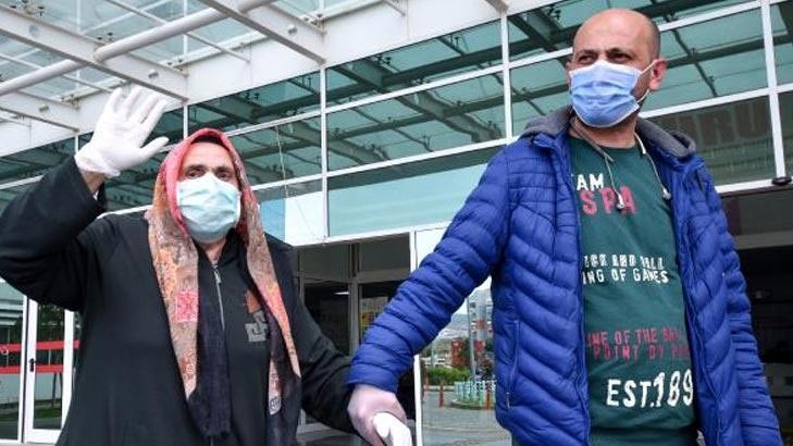 Eşini kaybetti kendisi virüsü yendi! Üzüntülüyüm