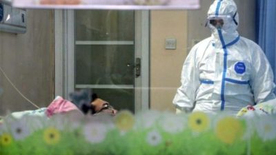 Bilim insanları, koronavirüsün bir erken belirtisini daha tespit etti: ‘Ayaklarınıza dikkat edin!’