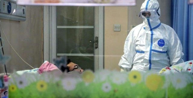 Bilim insanları, koronavirüsün bir erken belirtisini daha tespit etti: ‘Ayaklarınıza dikkat edin!’