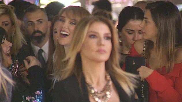 Cenazede düşmanlık unutuldu