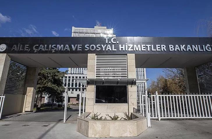 Tepki çeken paylaşımının ardından görevden alındı Tepki çeken paylaşımının ardından görevden alındı