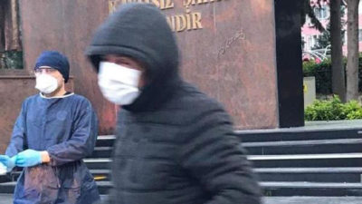 Koronavirüs testi pozitif çıktı, 2 kez hastaneden kaçtı