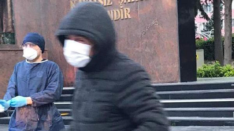 Koronavirüs testi pozitif çıktı, 2 kez hastaneden kaçtı