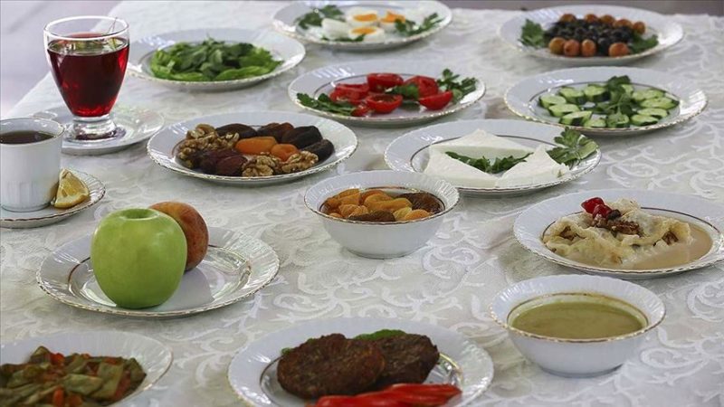 Doç. Dr. Eskici, "İftardan sahura kadar olan zaman aralığında bol