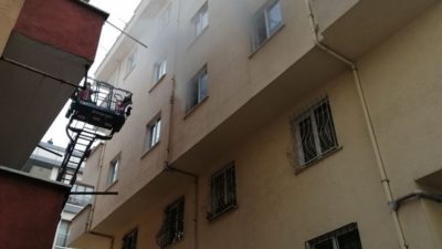 5 katlı binada yangın: Mahsur kalan 10 kişi kurtarıldı