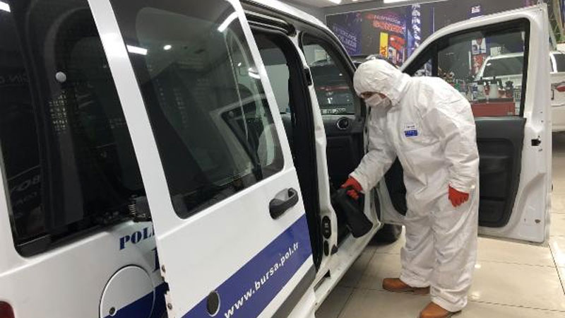 Koronavirüse karşı 400 polis aracını dezenfekte ettiler