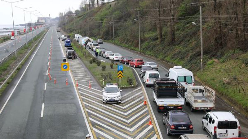 Kontrol noktalarını aşmak için WhtasApp grubu kurmuşlar