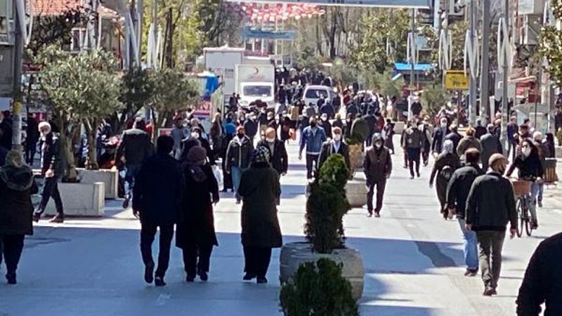 Sıcak havayı gören kendini dışarı attı