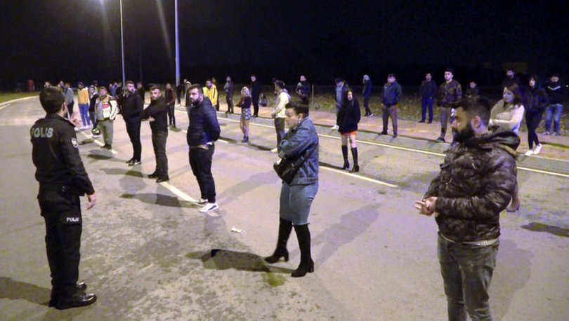 Dansözlü drift partisine polis baskını: 51 kişiye ceza Dansözlü drift partisine polis baskını: 51 kişiye ceza