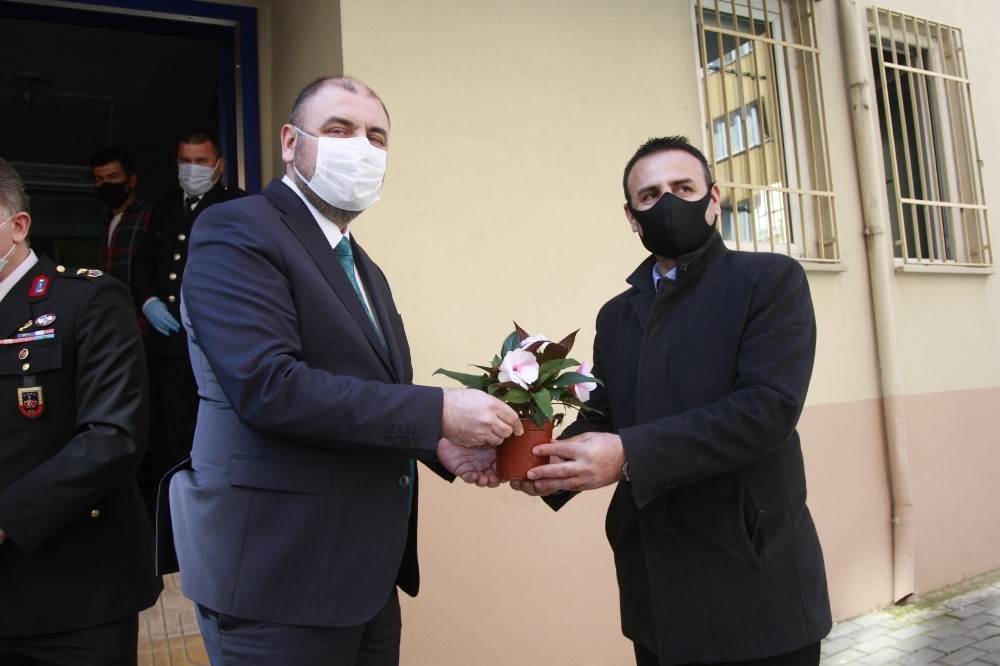 Askerden polise alkışlı kutlama