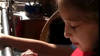 Balkondan balkona ‘isim şehir’ oynadılar