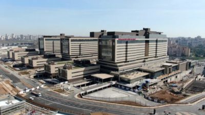 Başakşehir Şehir Hastanesi’nin eczane ve depolama raflarında ÜÇGE imzası