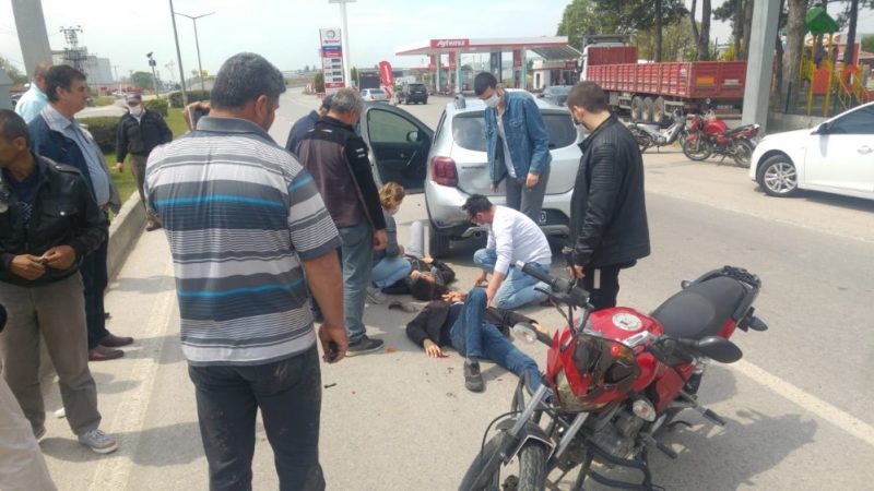 Mustafakemalpaşa’da meydana gelen trafik kazasında, araca arkadan çarpan motosikletteki 2
