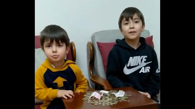 İki kardeş, kumbaradaki paralarını bağışladı
