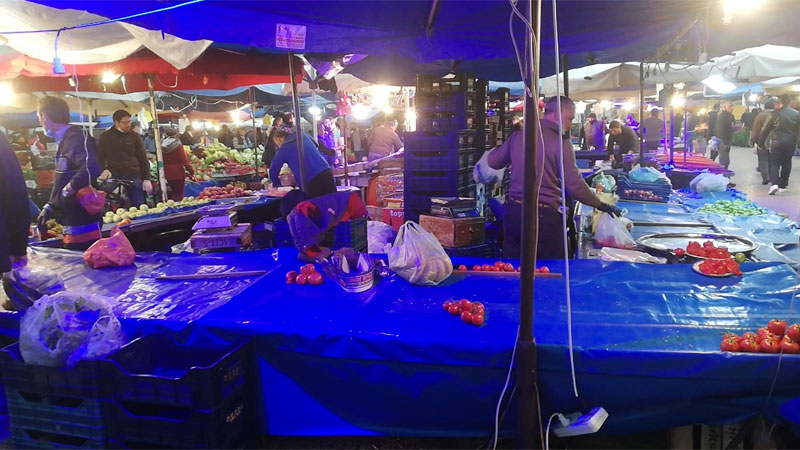 Bursa’da pazar tezgahları 3 saatte boşaldı Bursa’da pazar tezgahları 3 saatte boşaldı