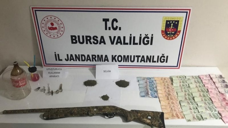 Bursa'nın İnegöl ilçesinde düzenlenen operasyonda uyuşturucu madde ticareti yaptığı tespit