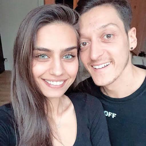 Ünlü çifte rekor teklif; 5 milyon TL…