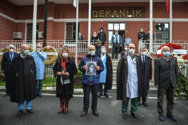 Prof. Dr. Feriha Öz için hüzünlü tören! Gözyaşlarını tutamadılar Prof. Dr. Feriha Öz için hüzünlü tören! Gözyaşlarını tutamadılar