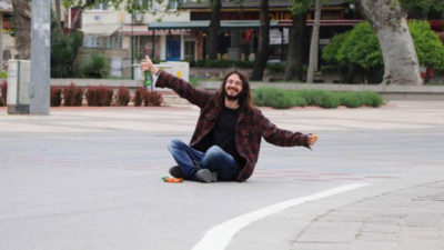 Ambulansı durdurdu, otostop çekmeye çalıştı