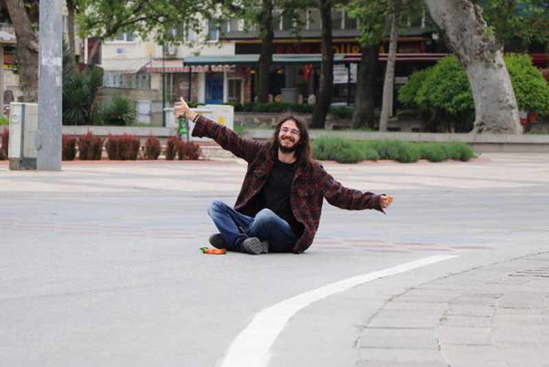 Ambulansı durdurdu, otostop çekmeye çalıştı