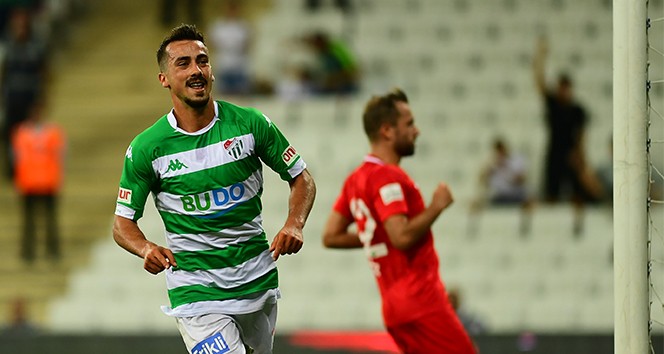 Emirhan futbolu çok özlemiş; Topu ısırıp… Emirhan futbolu çok özlemiş; Topu ısırıp…