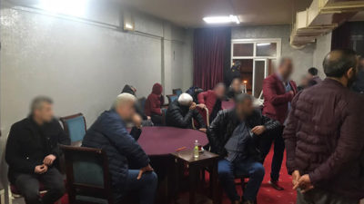 Yasağa uymayan kahvehaneye baskın: Çok sayıda gözaltı