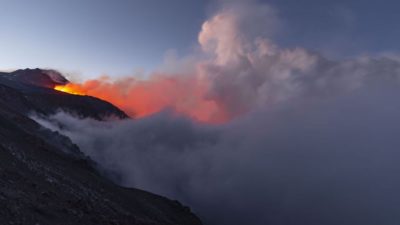 İtalya’daki Etna Yanardağı yeniden harekete geçti