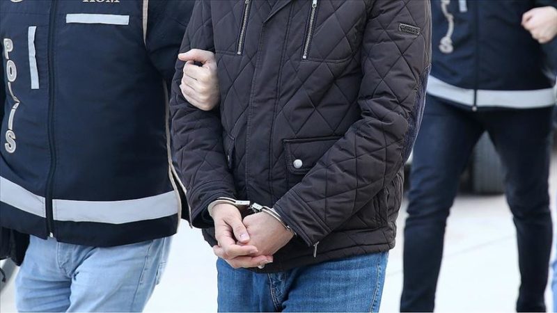 Bursa'da düzenlenen uyuşturucu operasyonunda gözaltına alınan 3 kişi tutuklandı.