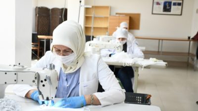 İnegöl Belediyesi bir günde 18 bin maske dağıttı