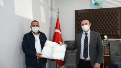 Bursa’da halk otobüslerinde maske dağıtımı başladı