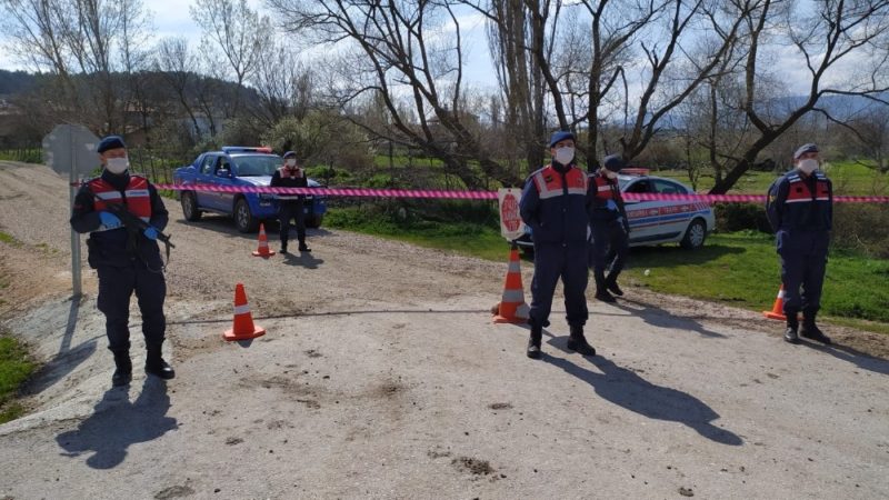 Bursa'nın Karacabey ilçesinde, yeni tip koronavirüs (Kovid-19) tedbirleri kapsamında bir