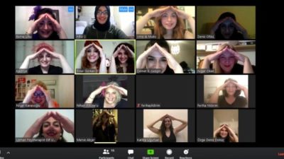 Polis görünce şaşırdı… Online kına gecesi…